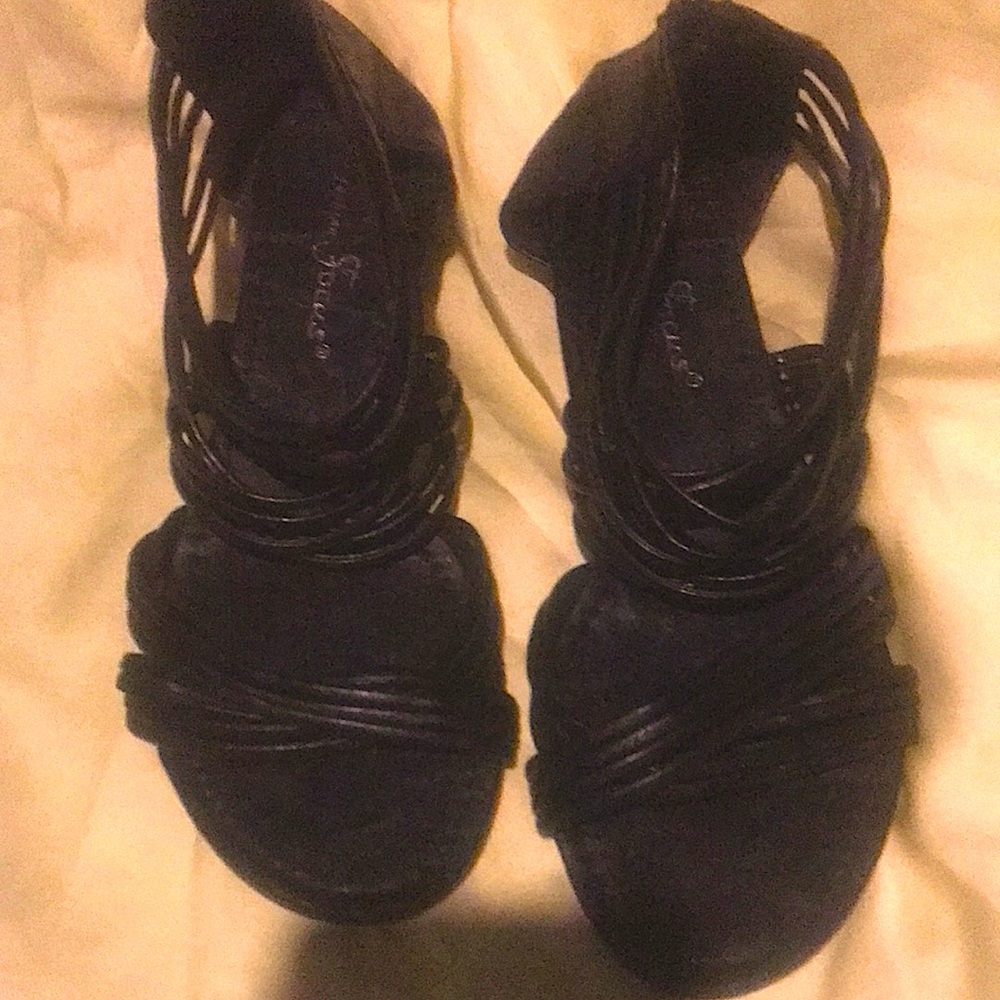 Black Sandel